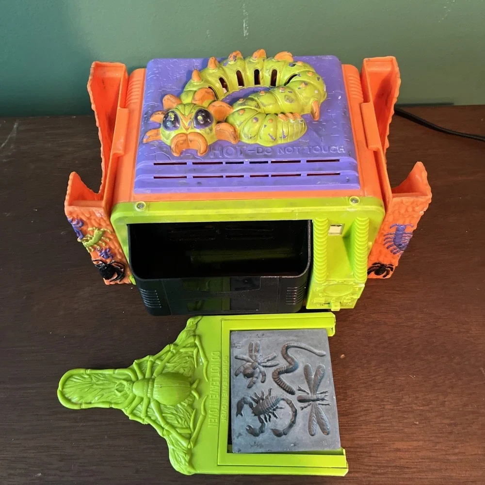 Vintage 2006 Creepy Crawlers  Bug Maker With Some Accessories No Box